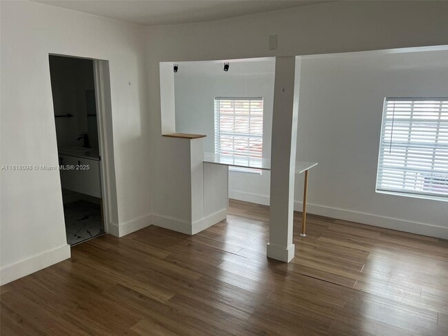 Photo - 453 NW 25th Ct Unit 5C