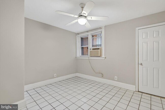 Photo - 1820 Swann St NW Unit 2