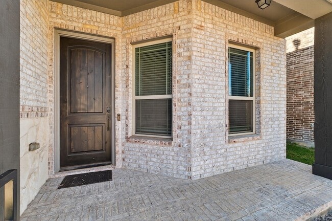 Photo - 1548 Euclid Aly