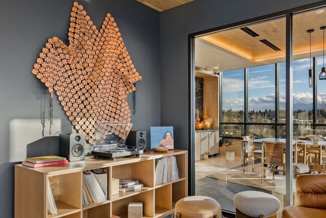 Building Photo - Jackstraw