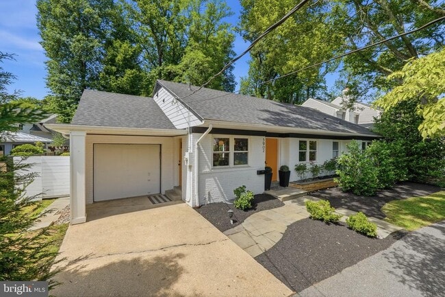 Building Photo - 5902 Wilson Ln