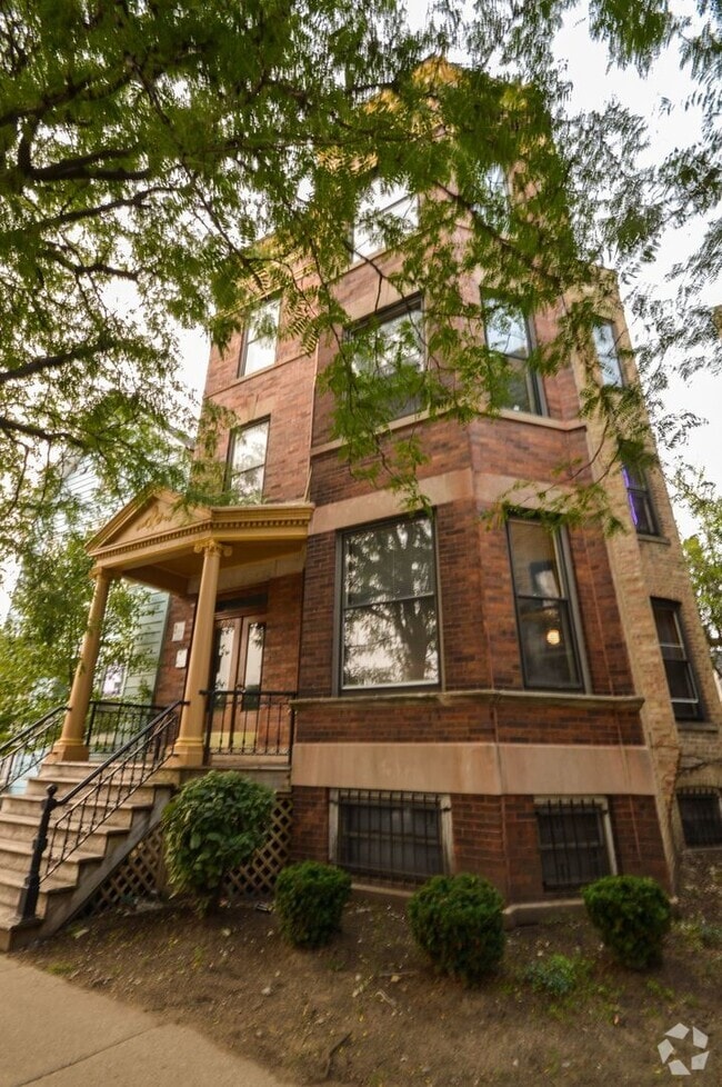 Building Photo - 1742 W Addison St Unit 3 Rental
