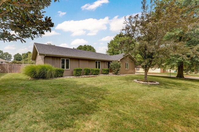 Photo - 835 E Powell St