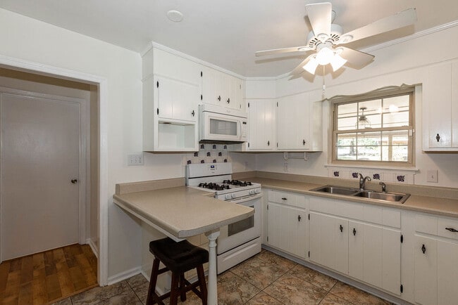 Photo - 404 E First St