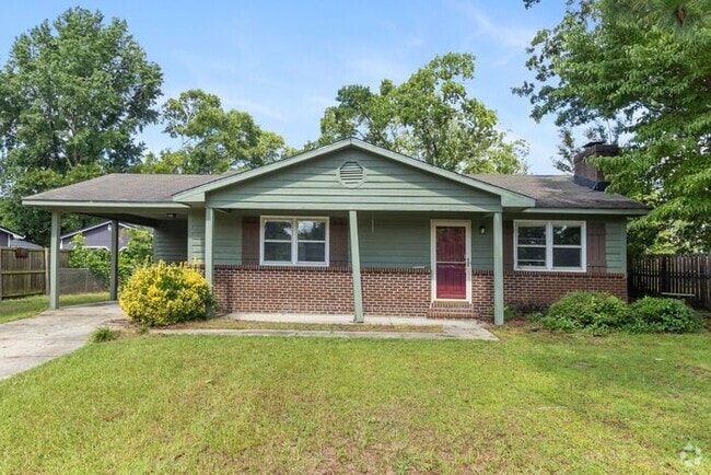 Building Photo - 3 Bedroom 1.5 Bath Ranch in Hope Mills Rental