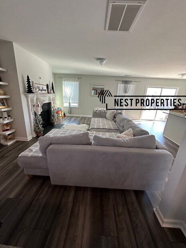 Photo - 2102 County Line Trl