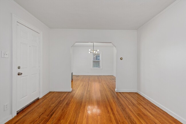 Photo - 4995 Anatole St