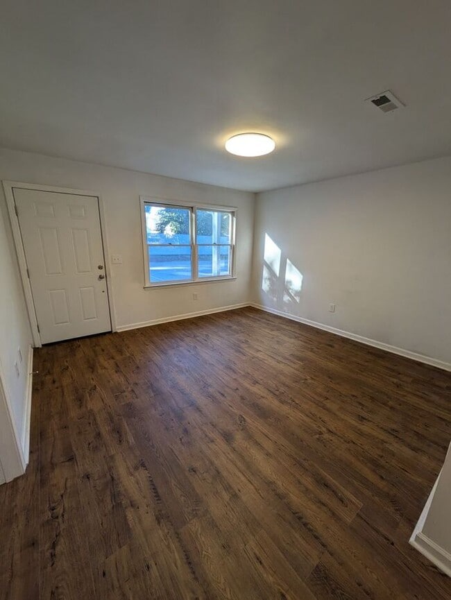 Photo - 2BD/1.5BA End Unit Townhome in Mimosa Gardens