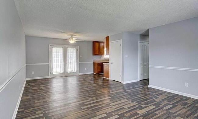 Photo - 409 W Vandalia Rd