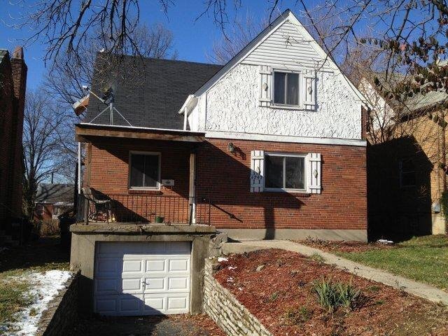 Building Photo - 3 Bed / 2 Bath Brick Home - showings start 12/3