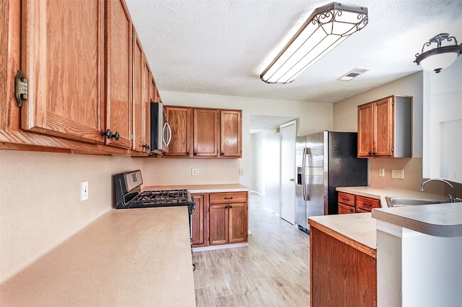 Photo - 2103 Charlton House Ln