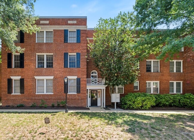 Building Photo - Stylish Updated Condo Minutes from Old Town Alexandria