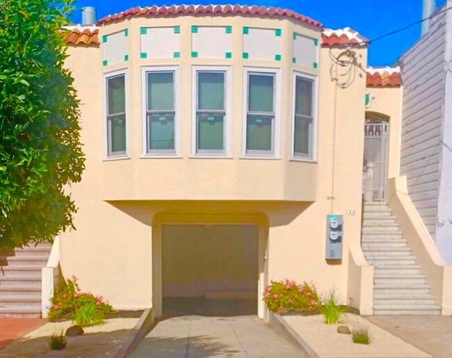 Building Photo - 131-133 Rolph Street Unit 131