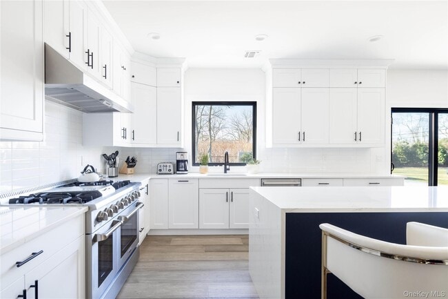 Photo - 242 Maple Ln