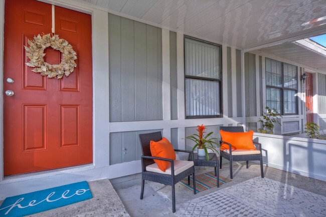 Patio privado con mosquitero - Live Oak Apartments