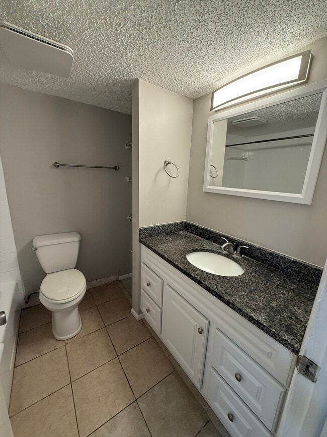 Photo - 2 Bed/1 Bath - Unit C3 Unit C3