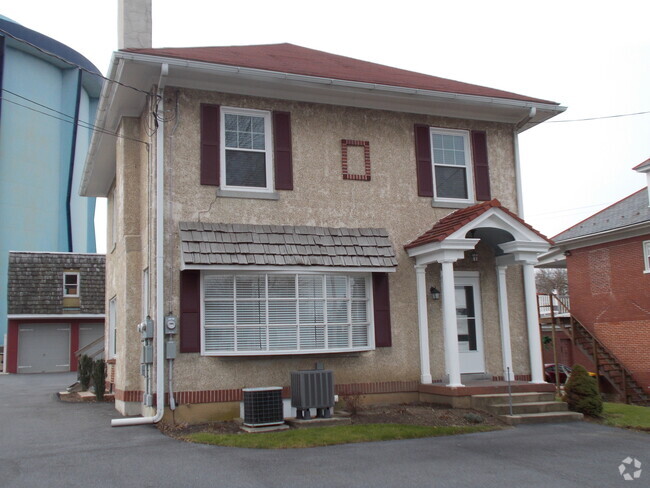 Building Photo - 1852 Lincoln Hwy E Unit 2 Rental