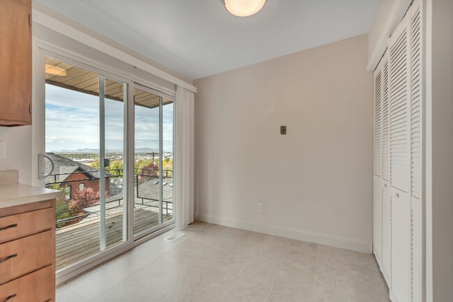 Photo - 475 N St E Unit Apt 3