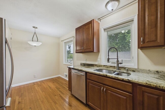 Photo - 1509 Concord St S