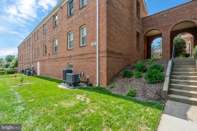 Photo - 2505 Arlington Blvd Unit 102