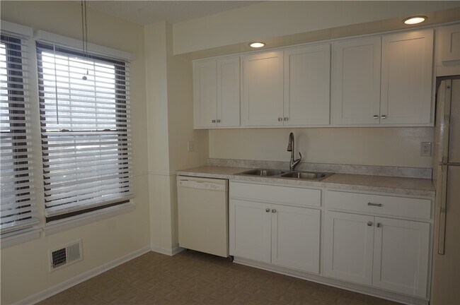 Photo - 663 French Rd