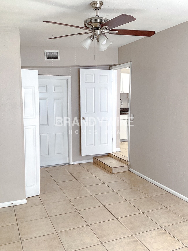 Photo - 2016 E Crenshaw St