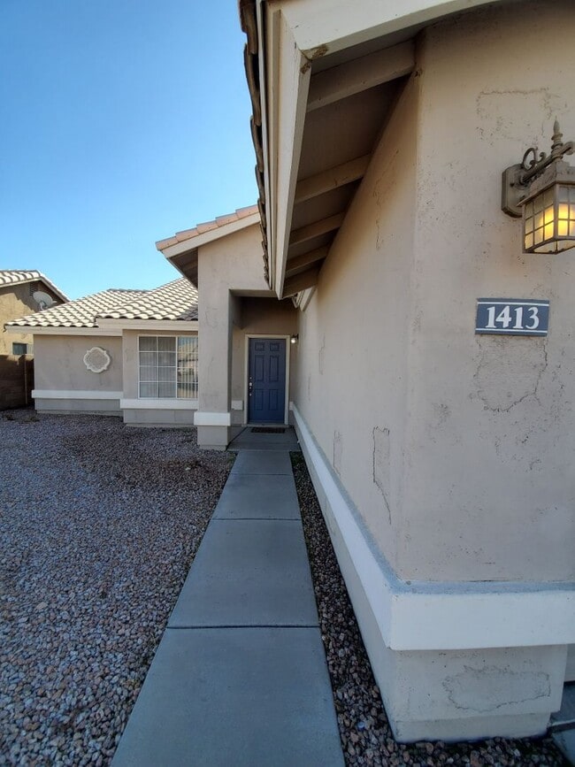 Photo - 3 Bedroom Home - No HOA - Single Level - North Phoenix *$500 Off First Month's Rent*