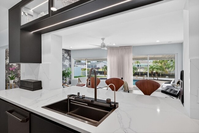 Photo - 2720 NE 59th St