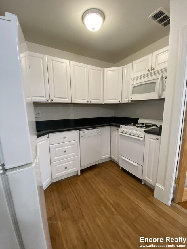 Building Photo - 64 Hemenway St