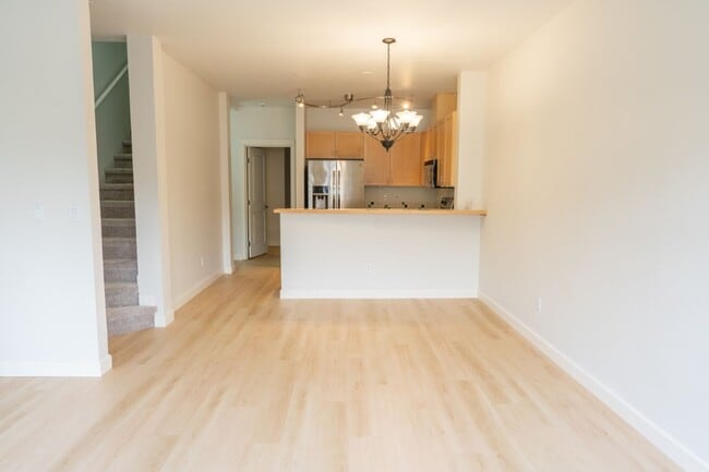 Photo - 3Bd/2.75Ba Renton Townhouse