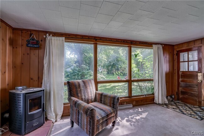 Photo - 325 Paddock St