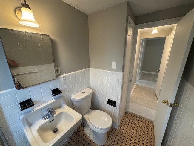 Photo - 414-416 E 222 ST Unit UP