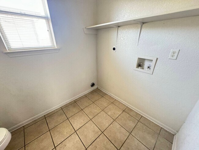 Photo - 205 Lydia Dr Unidad Apt C