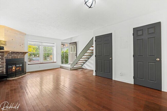 Photo - 1253 S Flower Cir