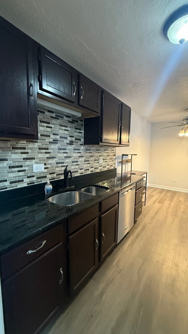 Photo - 880 E Old Willow Rd