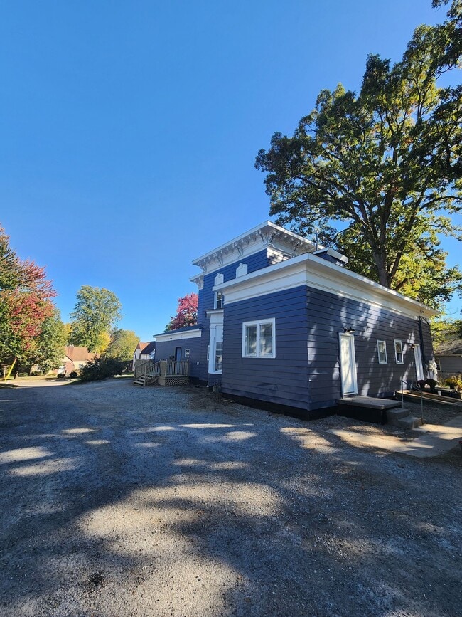 Photo - Large one bedroom one bath upstairs apartment Unit 422-D South Union Street