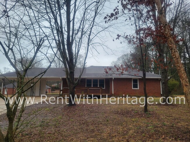 Building Photo - GRAMPA'S BUNGELOW - AWESOME BRICK RANCH WITH FULL UNFINISHED BASEMENT / GREAT LOCATION
