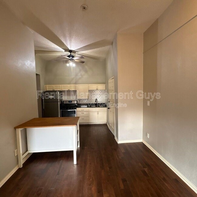 Building Photo - 1163 7th St W Unit 2