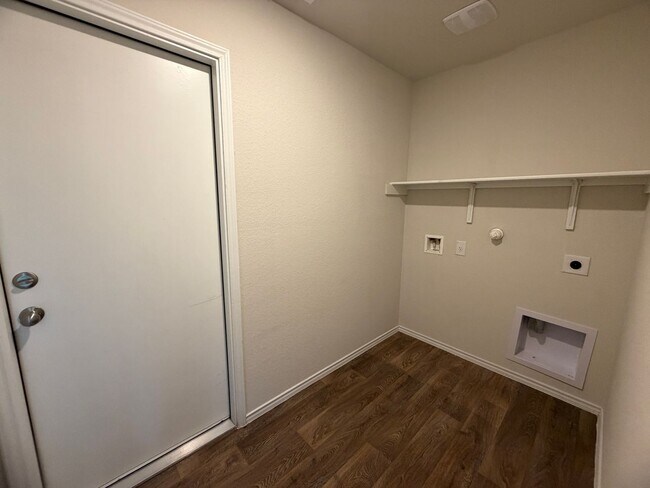 Building Photo - 4042 Bay Leaf Lp