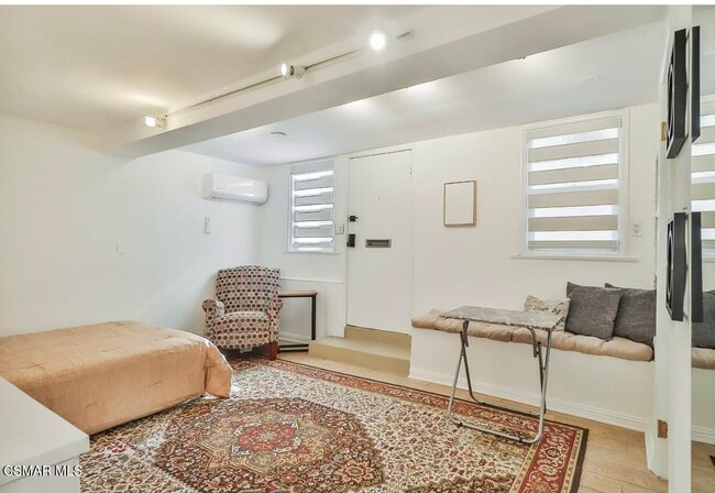 Photo - 1637 Malcolm Ave