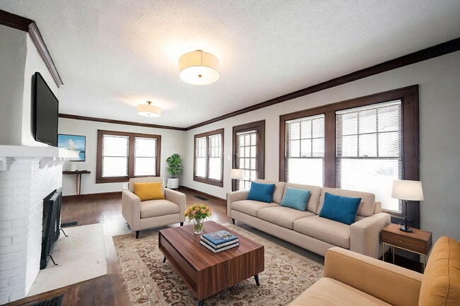 Photo - 4905 Broadway St