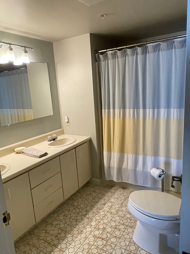 Photo - 215 E Grand Ave Unit Diplomat 607