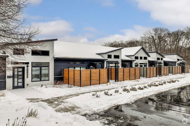 Photo - Ramblewood Suites