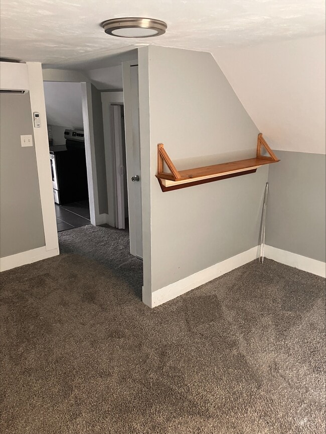 Building Photo - 62 Summer St Unit 3 Rental