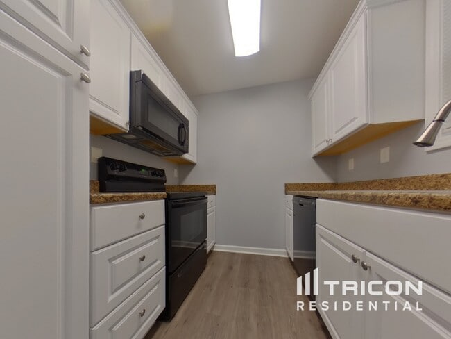 Photo - 2445 Hillboro Cir S W