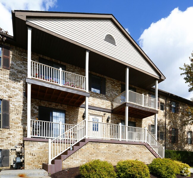 Laurelwood Apartments and Townhouses Cranberry Township, PA