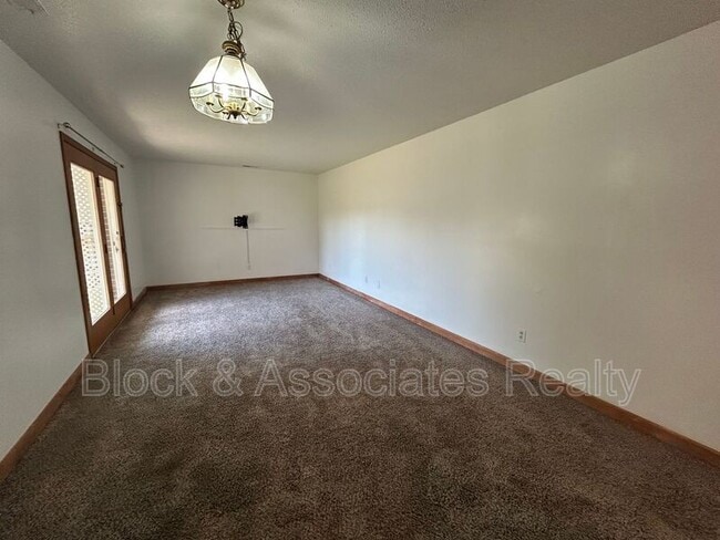 Building Photo - 316 Windsor Manor Way