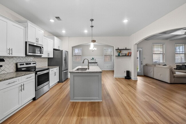 Photo - 1004 Black Oak Cir