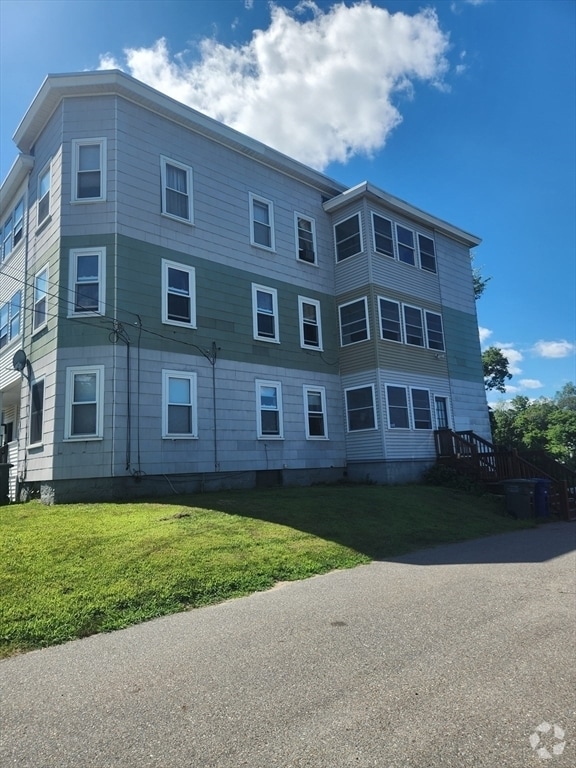 Building Photo - 17 Elm St Unit 2 Rental