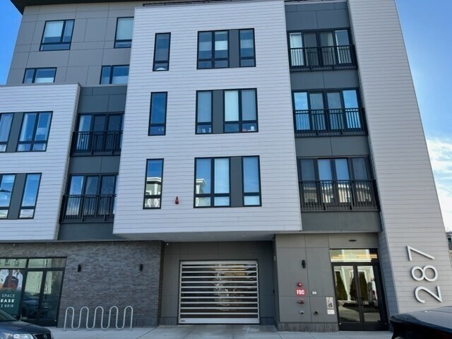 Photo - 287 Maverick St Unidad 202 Rental
